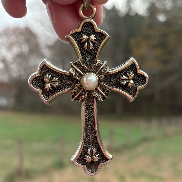 Vintage 1975 Sarah Coventry Cross Pendant! - Picture 2 of 7